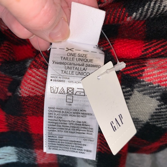 Cozy oversized scarf from the Gap black red and ivory plaid - Picture 7 of 9